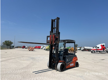 Empilhadeira elétrica TOYOTA