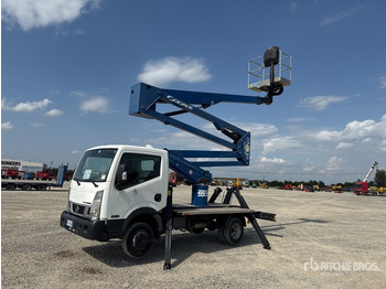 Caminhão com plataforma aérea NISSAN