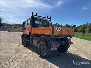 Camião basculante UNIMOG U300