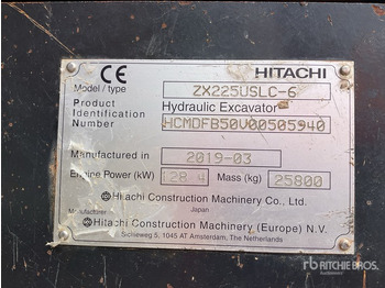 Escavadora de rastos HITACHI ZX225USLC-6