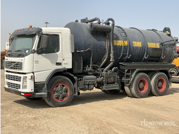 Caminhão limpa fossa VOLVO FM 400