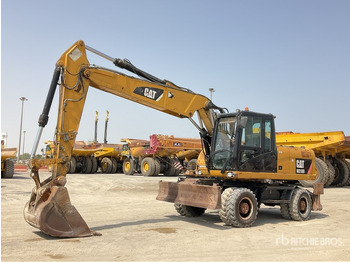 Escavadeira de rodas CATERPILLAR M318D