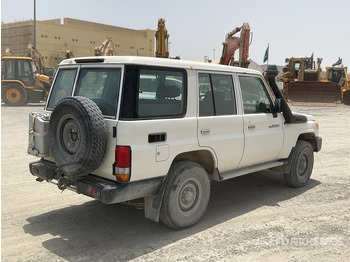 SUV 2018 Toyota Land Cruiser 76L 4x4 SUV: foto 3