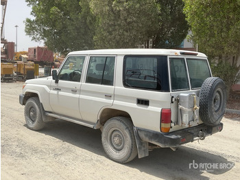 SUV 2018 Toyota Land Cruiser 76L 4x4 SUV: foto 4