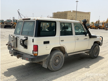 SUV 2019 Toyota Land Cruiser 76L 4x4 SUV: foto 3 SUV 2019 Toyota Land Cruiser 76L 4x4 SUV: foto 3