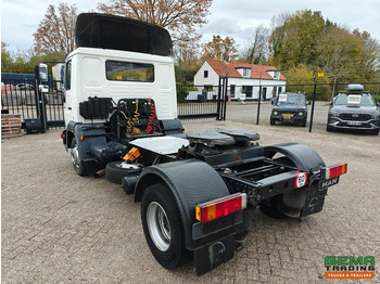 Tractor MAN LE 10.220 4x2 Dagcabine Euro3 - Handgeschakeld - Analoge Tachograaf - 195.000km: foto 4 Tractor MAN LE 10.220 4x2 Dagcabine Euro3 - Handgeschakeld - Analoge Tachograaf - 195.000km: foto 4