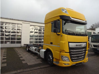 Camião transportador de contêineres/ Caixa móvel DAF XF 480