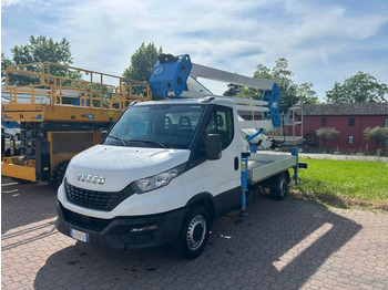 Caminhão com plataforma aérea SOCAGE