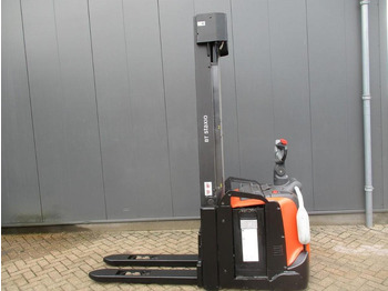Stacker TOYOTA