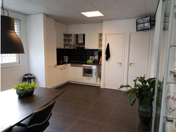 Equipamento para oficina Bosch 100M2 COMPLETE OFFICE UNIT, FOTOS BEFORE AND AFTER / 2OFFICE + TOILET + KITCHEN + KANTOOR: foto 5