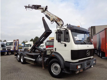 Fotografia de interior 1: Camião grua Mercedes-Benz SK 2433 SK 2433 + Semi-Auto + PTO + PM Serie 14 Crane + 3 pedals