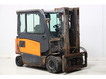 Empilhadeira elétrica DOOSAN