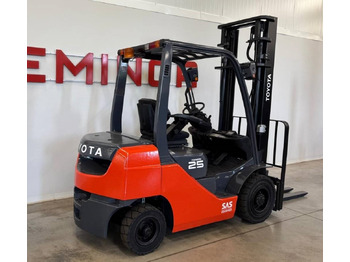 Empilhadeira a diesel Toyota 10811 06-8FD25F: foto 3 Empilhadeira a diesel Toyota 10811 06-8FD25F: foto 3