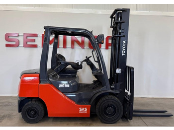 Empilhadeira a diesel Toyota 10811 06-8FD25F: foto 2 Empilhadeira a diesel Toyota 10811 06-8FD25F: foto 2