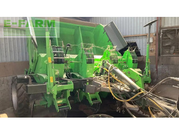 Colheitadeira de batatas AVR