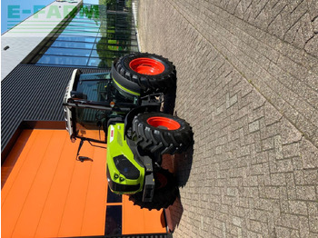 Trator CLAAS Axos