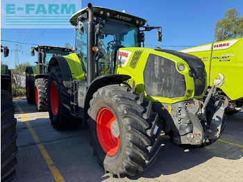 Trator CLAAS Axion 810