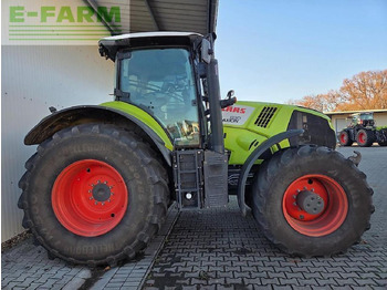 Trator CLAAS Axion 830