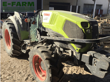 Trator CLAAS Nexos