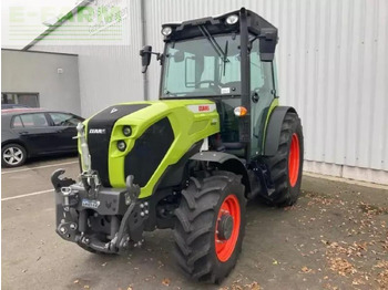 Trator CLAAS Nexos