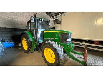 Trator JOHN DEERE 6520