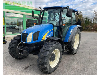 Trator NEW HOLLAND T5000