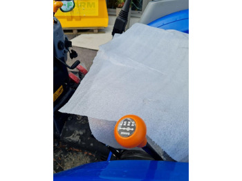 Trator New Holland boomer 35: foto 4