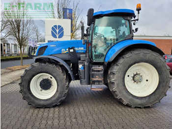 Trator NEW HOLLAND T7.220