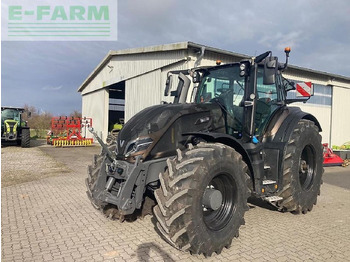 Trator VALTRA