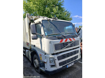 Caminhão de lixo VOLVO FM