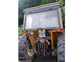 Trator RENAULT