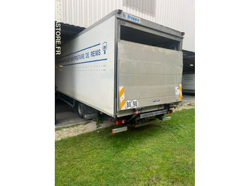 Camião RENAULT Midlum