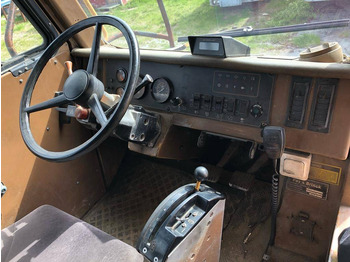 Caminhão fora de estrada CATERPILLAR