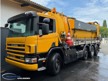 Caminhão limpa fossa SCANIA P114