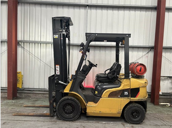 Empilhadeira a gás CATERPILLAR GP