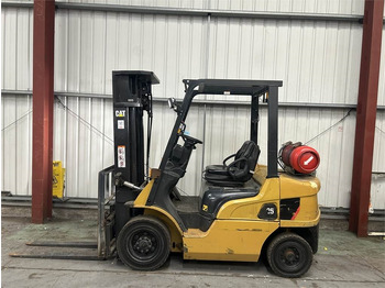 Empilhadeira a gás CATERPILLAR GP