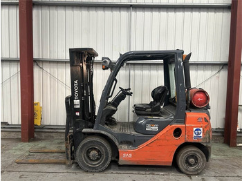 Empilhadeira a gás TOYOTA FGF 25