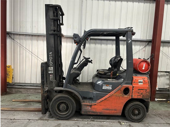 Empilhadeira a gás TOYOTA FGF 25