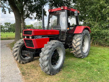Trator CASE IH XL