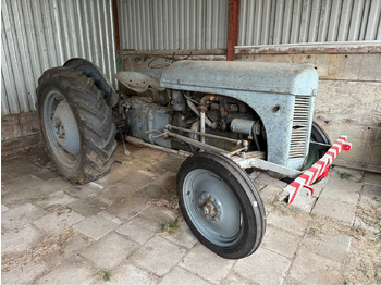 Trator MASSEY FERGUSON
