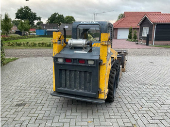 Mini pá carregadora Gehl R105: foto 4