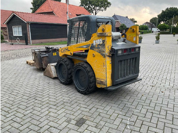 Mini pá carregadora Gehl R105: foto 3