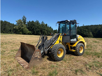 Pá carregadora de rodas NEW HOLLAND
