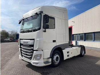 Fotografia de interior 1: Tractor DAF XF 106.510 Retarder