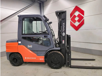 Empilhadeira a diesel TOYOTA