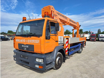 Caminhão com plataforma aérea RUTHMANN