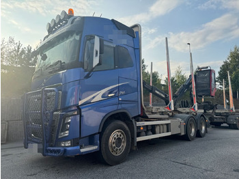 Camião de transporte de madeira VOLVO FH 750
