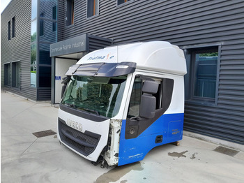 Cabine e interior por Camião Iveco Stralis AT HI-ROAD: foto 3