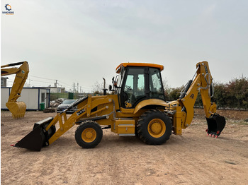 Retroescavadeira JCB 3CX