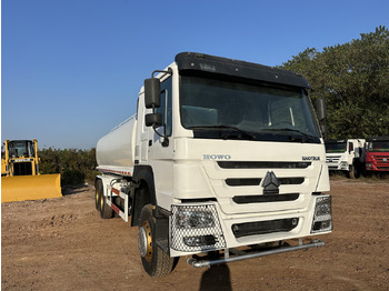 Caminhão tanque SINOTRUK HOWO
